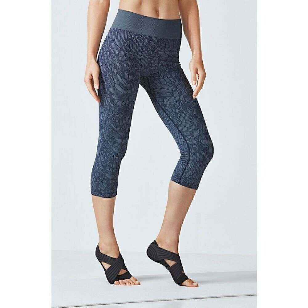 Fabletics Leggings Size XS Women's Seamless Printed Capri Midnight/Fog Floral